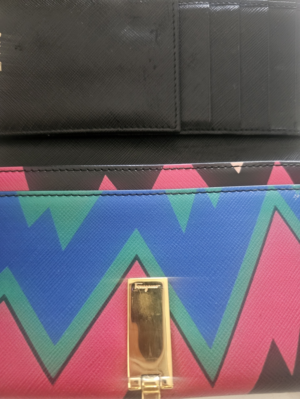 Gorgeous Ferragamo Chevron Pattern Multicolor Women's Clutch Wallet - As Is - Picture 9 of 9
